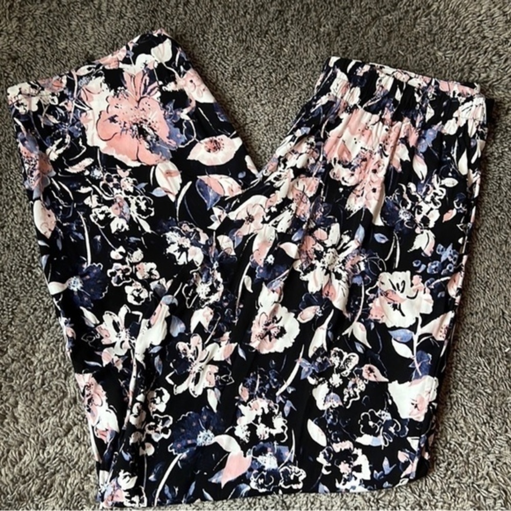 🚨Ny Collection Rose Lovebell Pants
Beautiful floral design